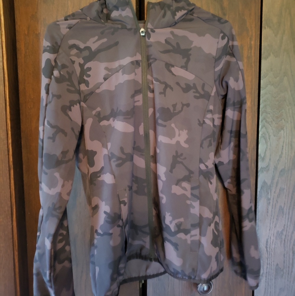 Zyia camo zipper hoodie jacket
